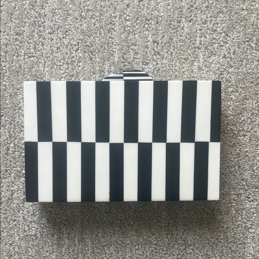 Checkered enamel clutch